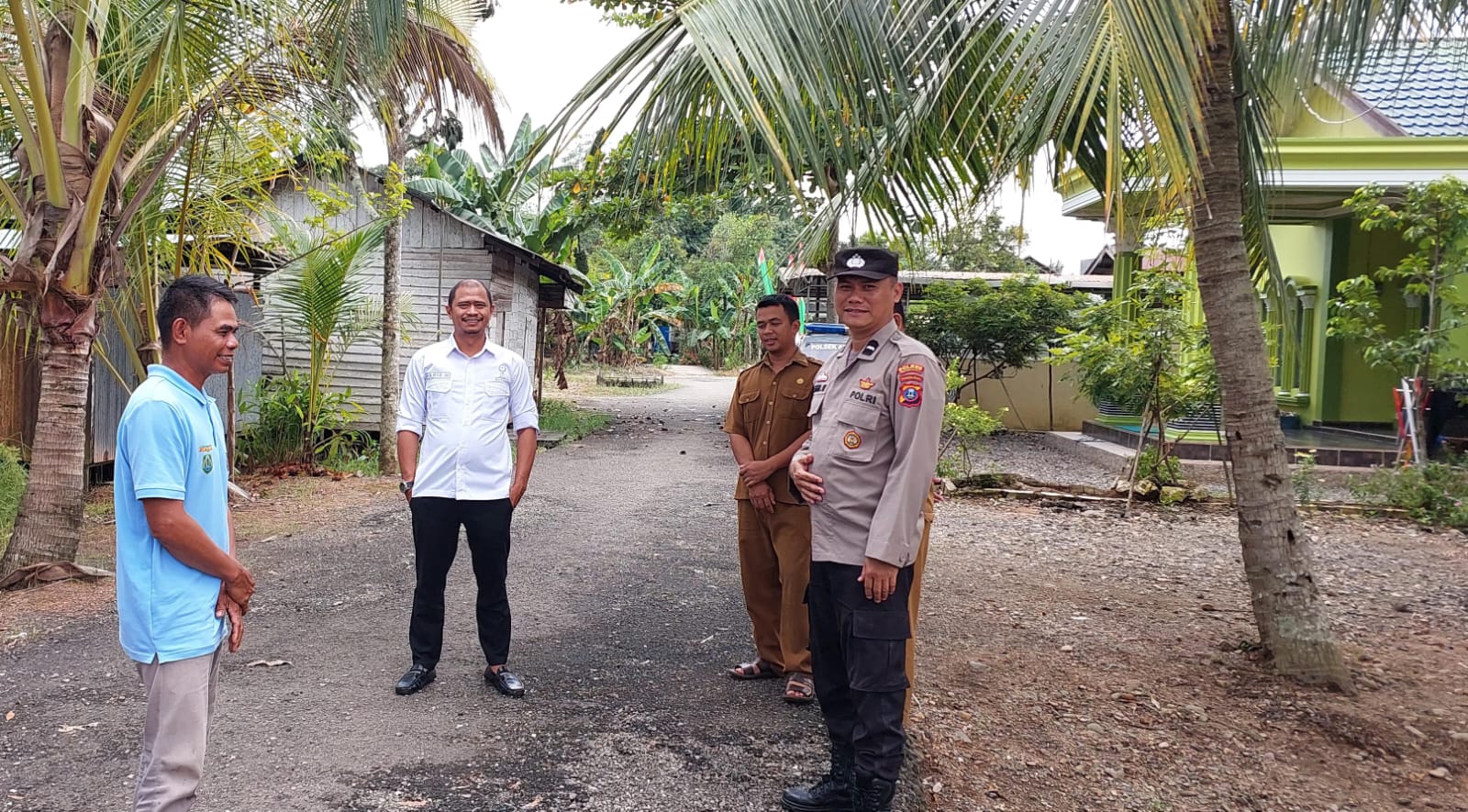 Polsek Amuntai Selatan Laksanakan Patroli Dialogis di Desa Teluk Baru untuk Wujudkan Kamtibmas Kondusif