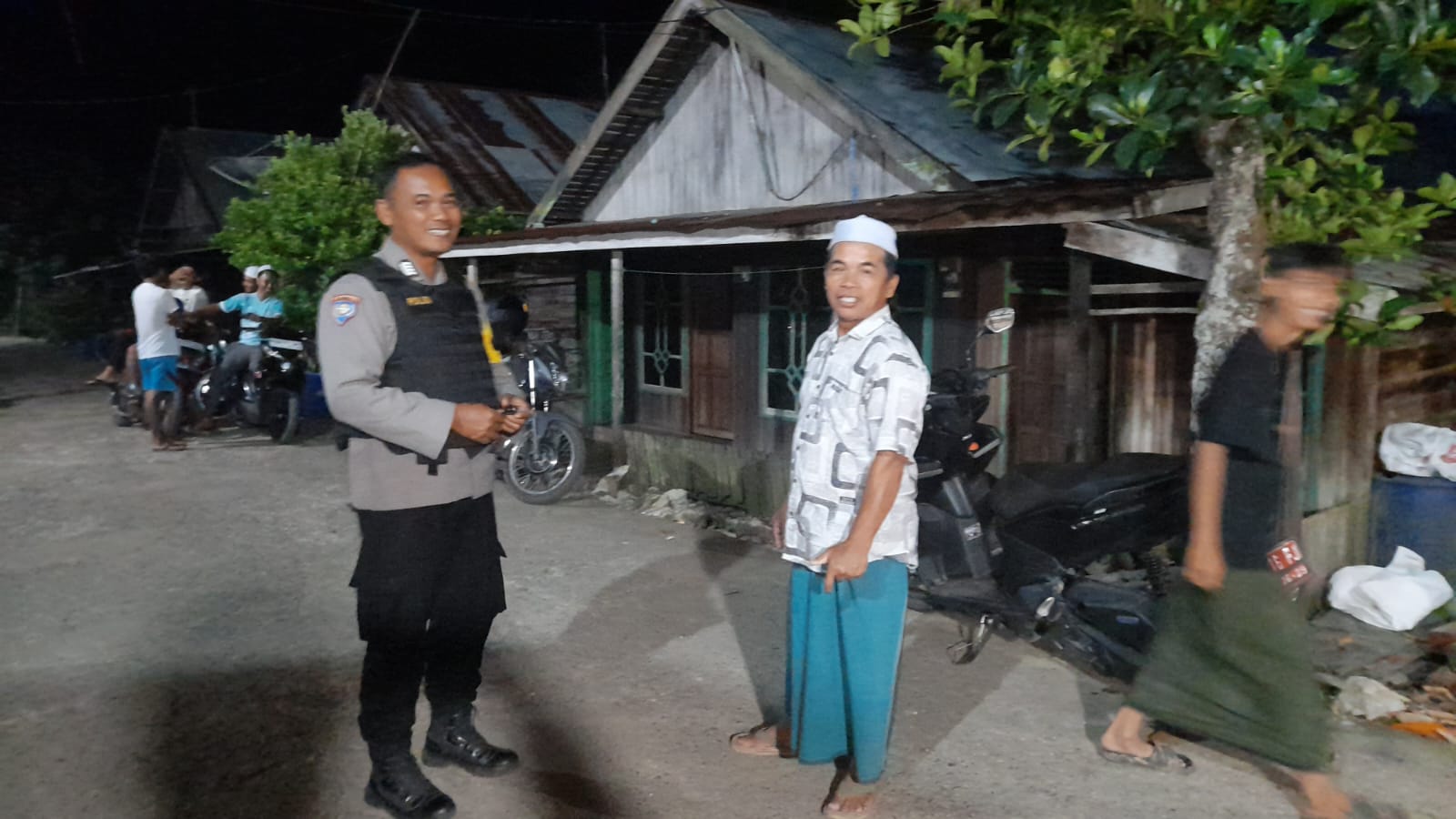 Polsek Amuntai Utara Laksanakan Patroli Dialogis dan Sambang di Desa Kamayahan Guna Wujudkan Kamtibmas Kondusif