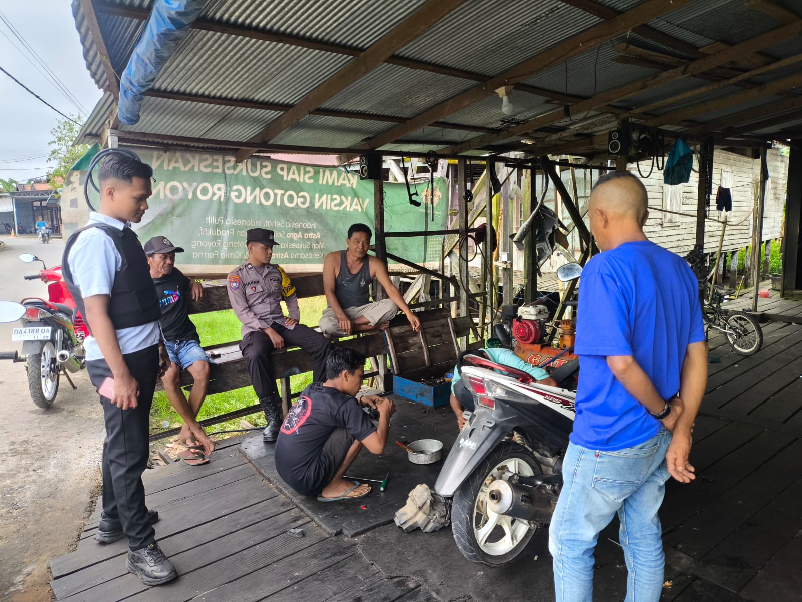 Patroli Dialogis Polsek Amuntai Selatan di Desa Padang Tanggul, Wujud Keakraban Polri dan Masyarakat dalam Menjaga Kamtibmas