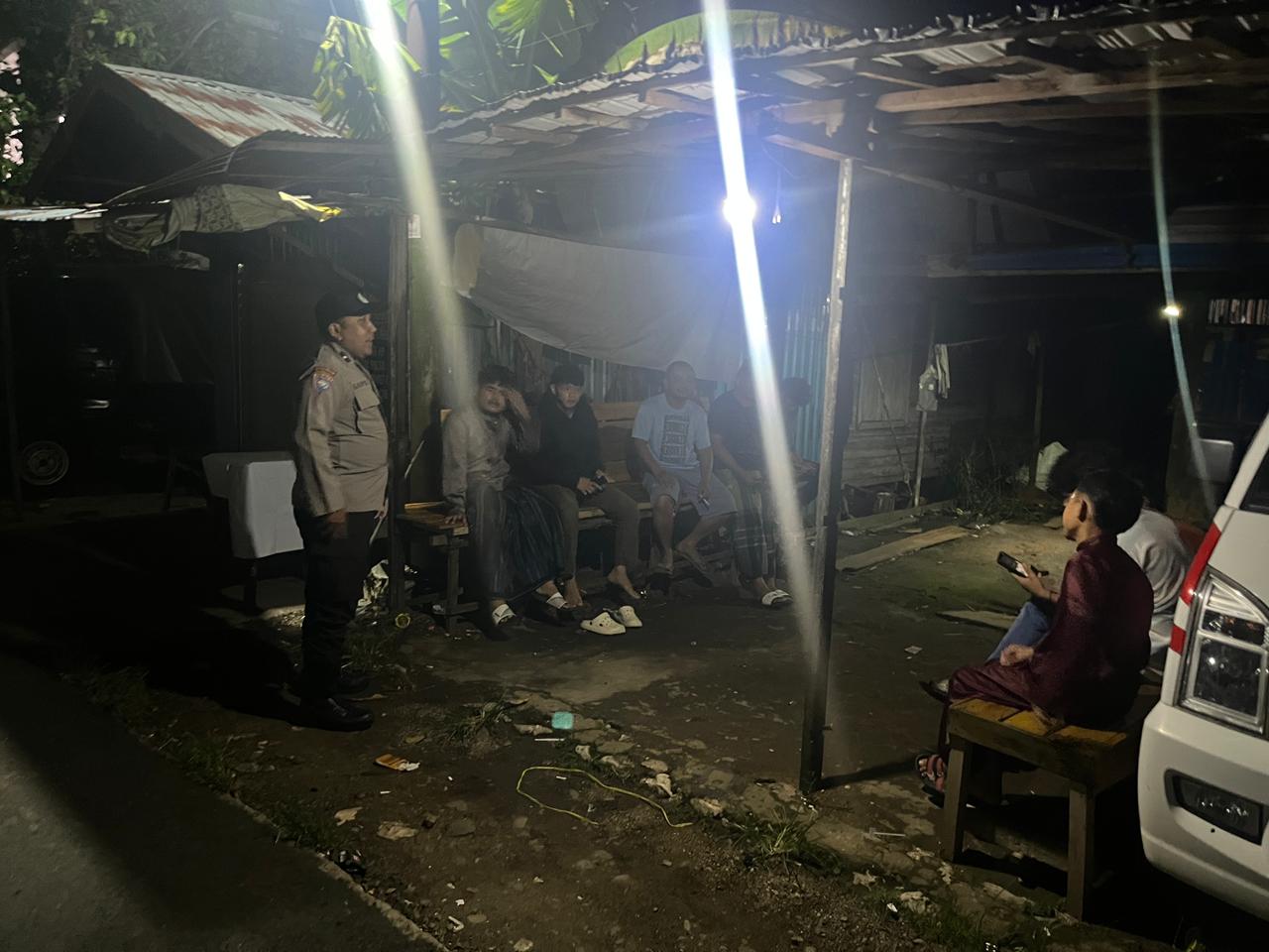 Polsek Danau Panggang Laksanakan Pembinaan Satkamling dan Patroli Mobile, Wujudkan Keamanan Lingkungan di Wilayah Polres HSU
