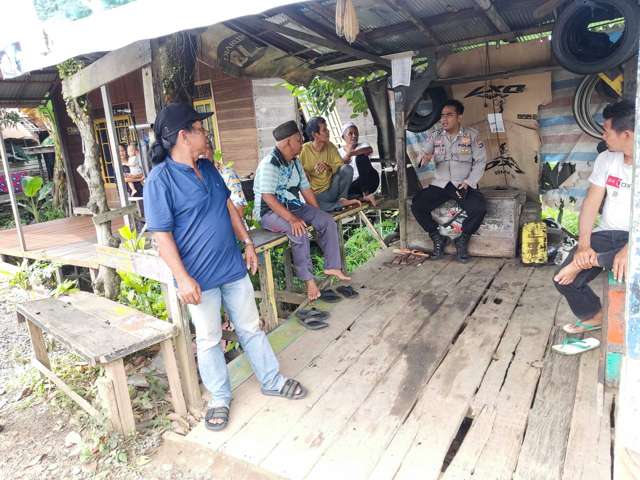 Polsek Amuntai Tengah Gencarkan Patroli Mobile dan Dialogis, Ciptakan Wilayah Aman dan Kondusif di Kabupaten HSU