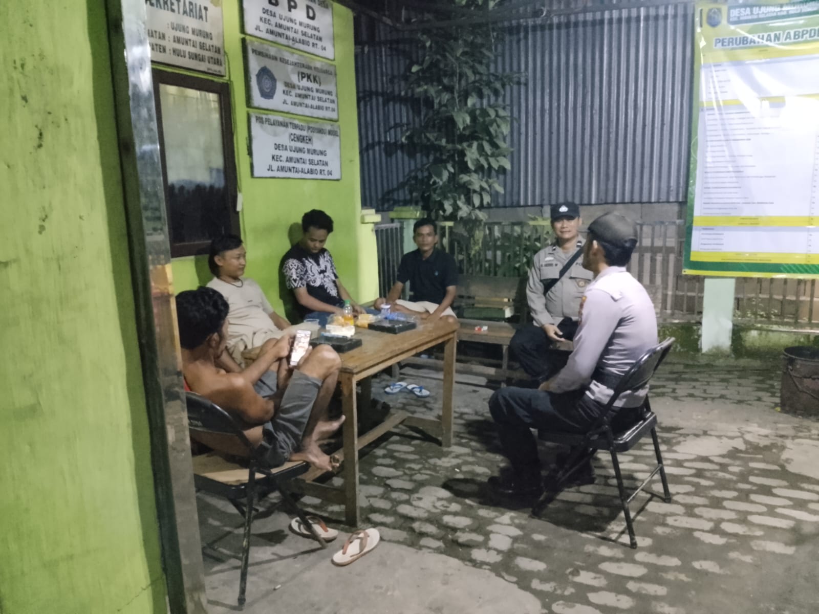 Polsek Amuntai Selatan Laksanakan Patroli Dialogis di Desa Ujung Murung, Wujudkan Lingkungan Aman dan Kondusif