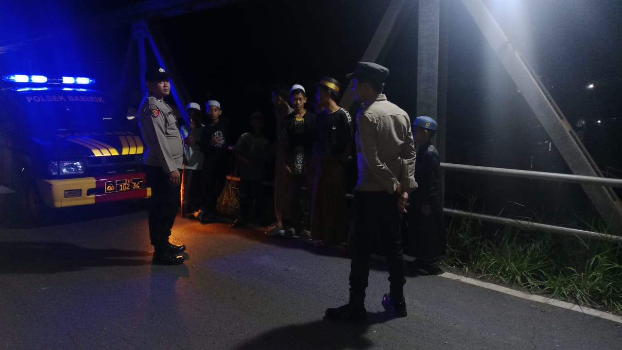 Polsek Babirik Laksanakan Patroli Dialogis dan Sambang di Pasar Malam, Wujudkan Keamanan dan Kepedulian Sosial