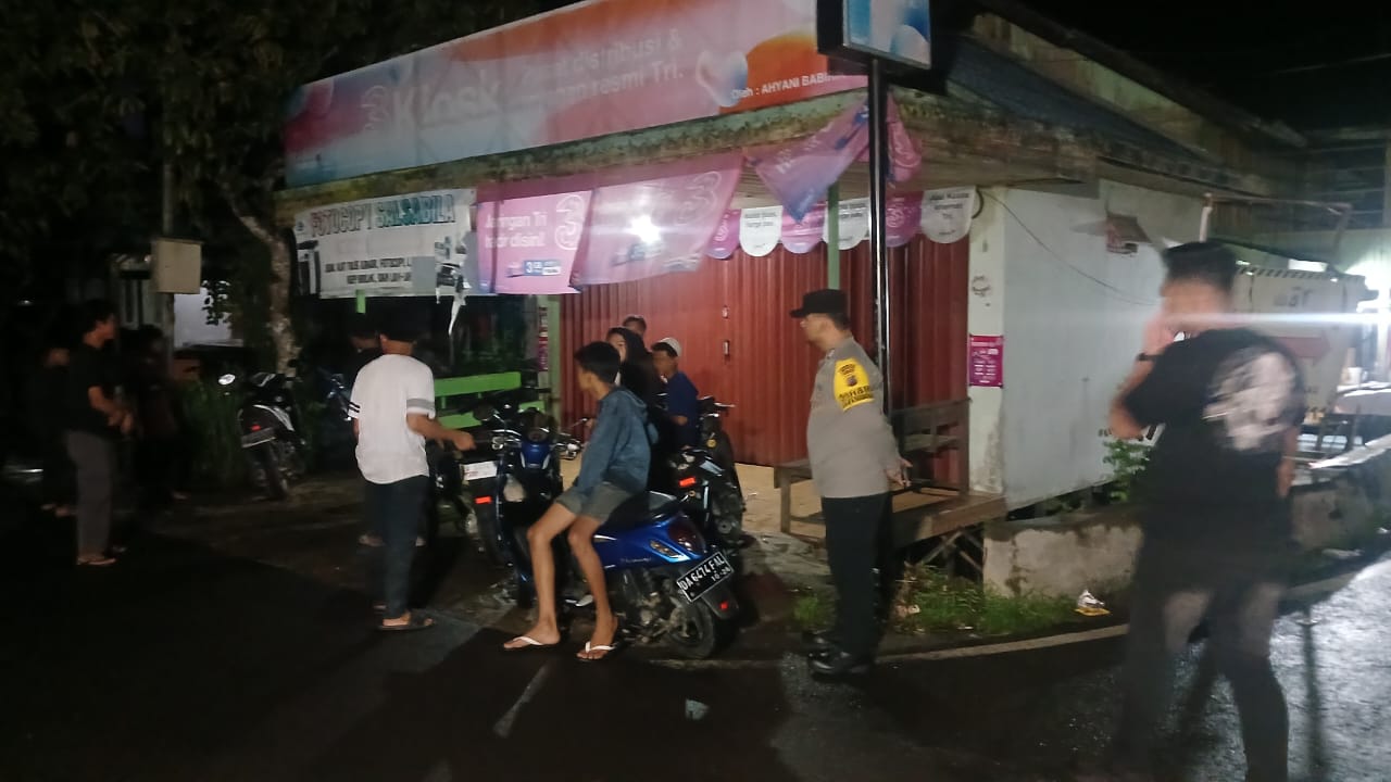 Polsek Babirik Laksanakan Patroli Dialogis Malam Hari di Area Terminal untuk Antisipasi Kejahatan Jalanan dan Gangguan Kamtibmas
