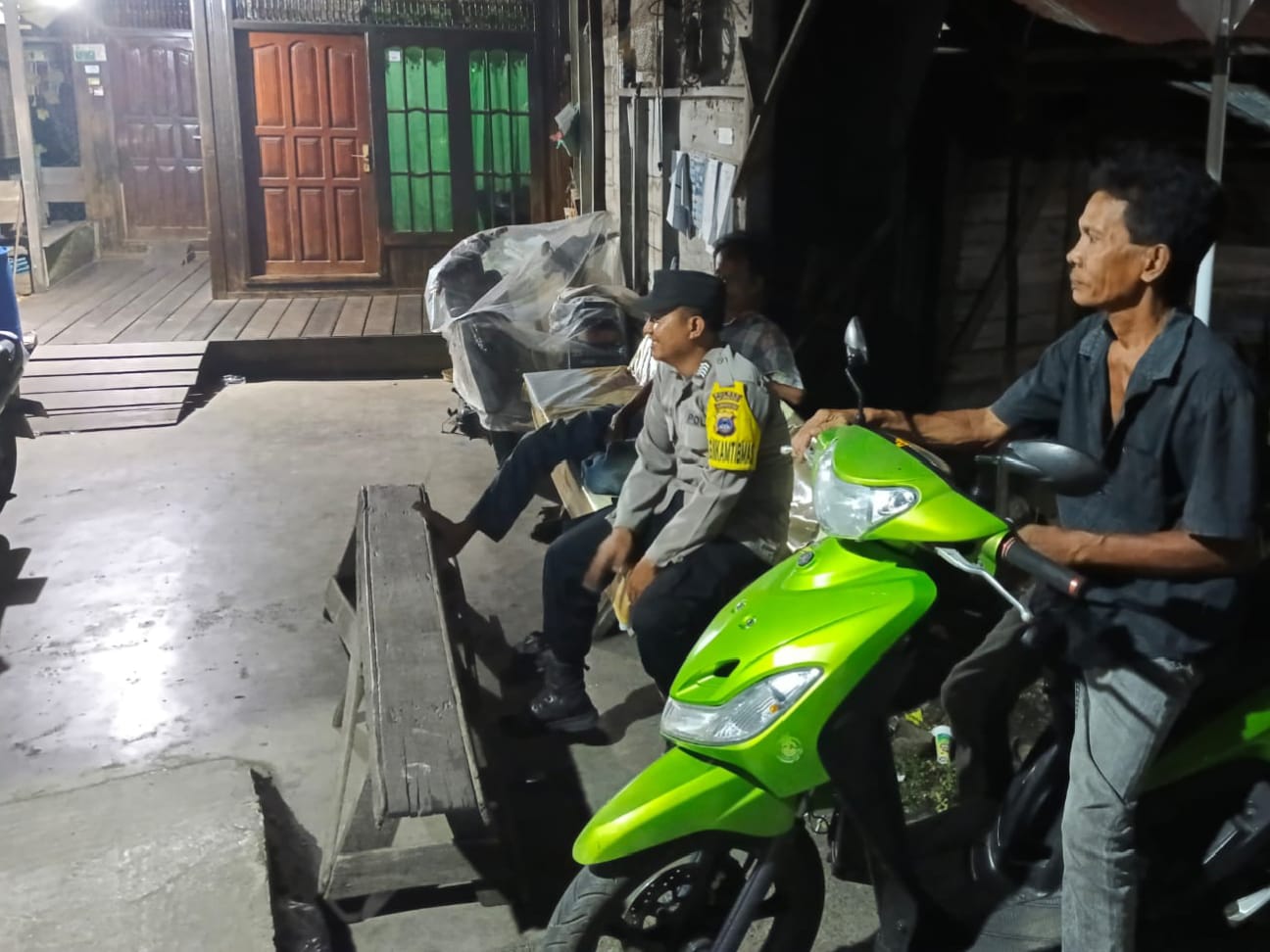 Polsek Sungai Pandan Gelar Patroli Dialogis dan Sambang Malam Hari untuk Wujudkan Wilayah yang Aman dan Kondusif