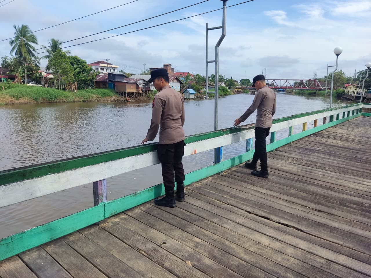 Debit Air Sungai Amuntai Menurun, Polsek Amuntai Tengah Pastikan Situasi Normal dan Tetap Imbau Kewaspadaan