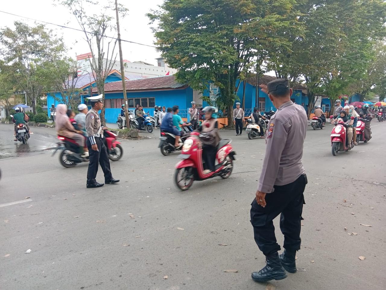Polsek Amuntai Tengah Gelar Patroli Dialogis dan Pengamanan Pasar Wadai Ramadhan 1447 H Demi Kelancaran dan Ketertiban Masyarakat