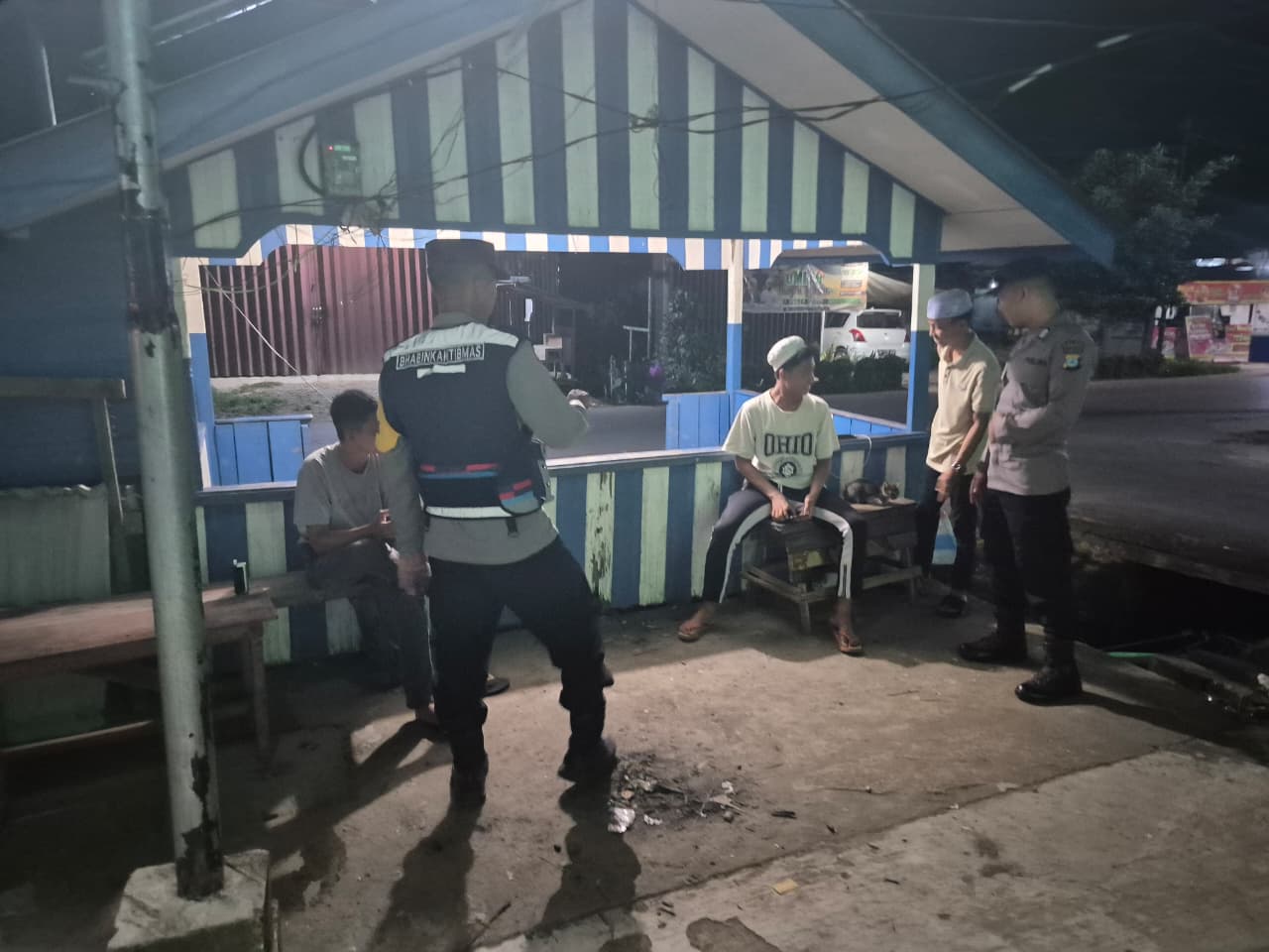 Polsek Amuntai Selatan Gelar Patroli Dialogis di Desa Panyiuran Demi Wujudkan Kamtibmas yang Kondusif