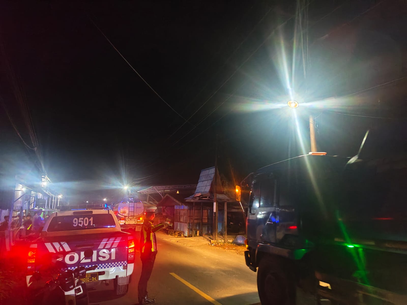 Sat Lantas Polres Hulu Sungai Utara Gelar Patroli Malam dan Pengaturan Lalu Lintas di Titik Rawan Kecelakaan