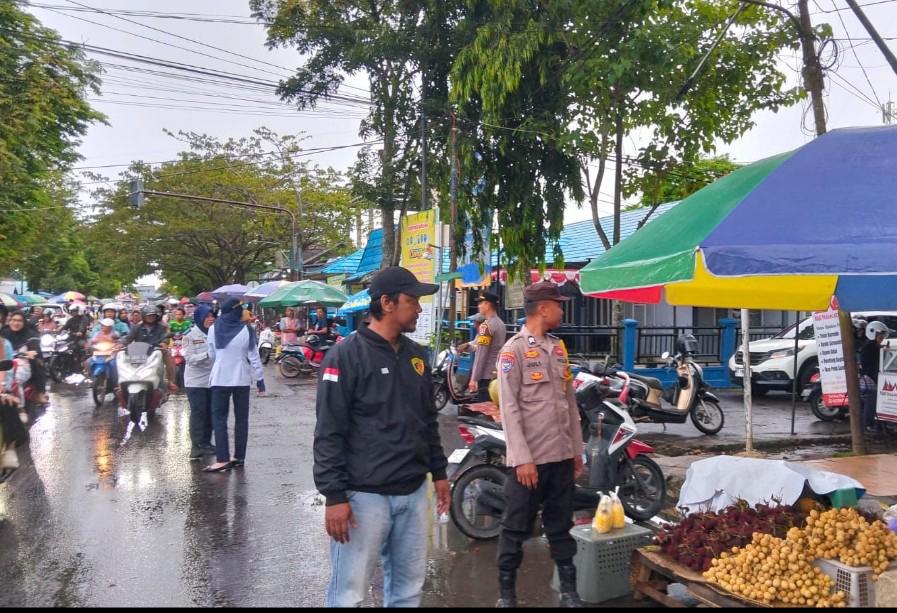 Polsek Amuntai Tengah Bersama Instansi Terkait Laksanakan Patroli Dialogis dan Pengamanan Pasar Wadai Ramadhan 1447 H