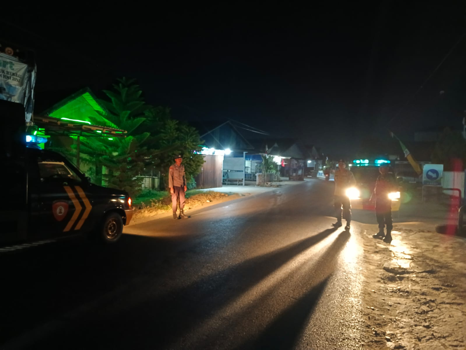 Patroli Gabungan Polsek Sungai Pandan dan Amuntai Selatan Laksanakan Patroli Singgung Malam Hari di Desa Keramat
