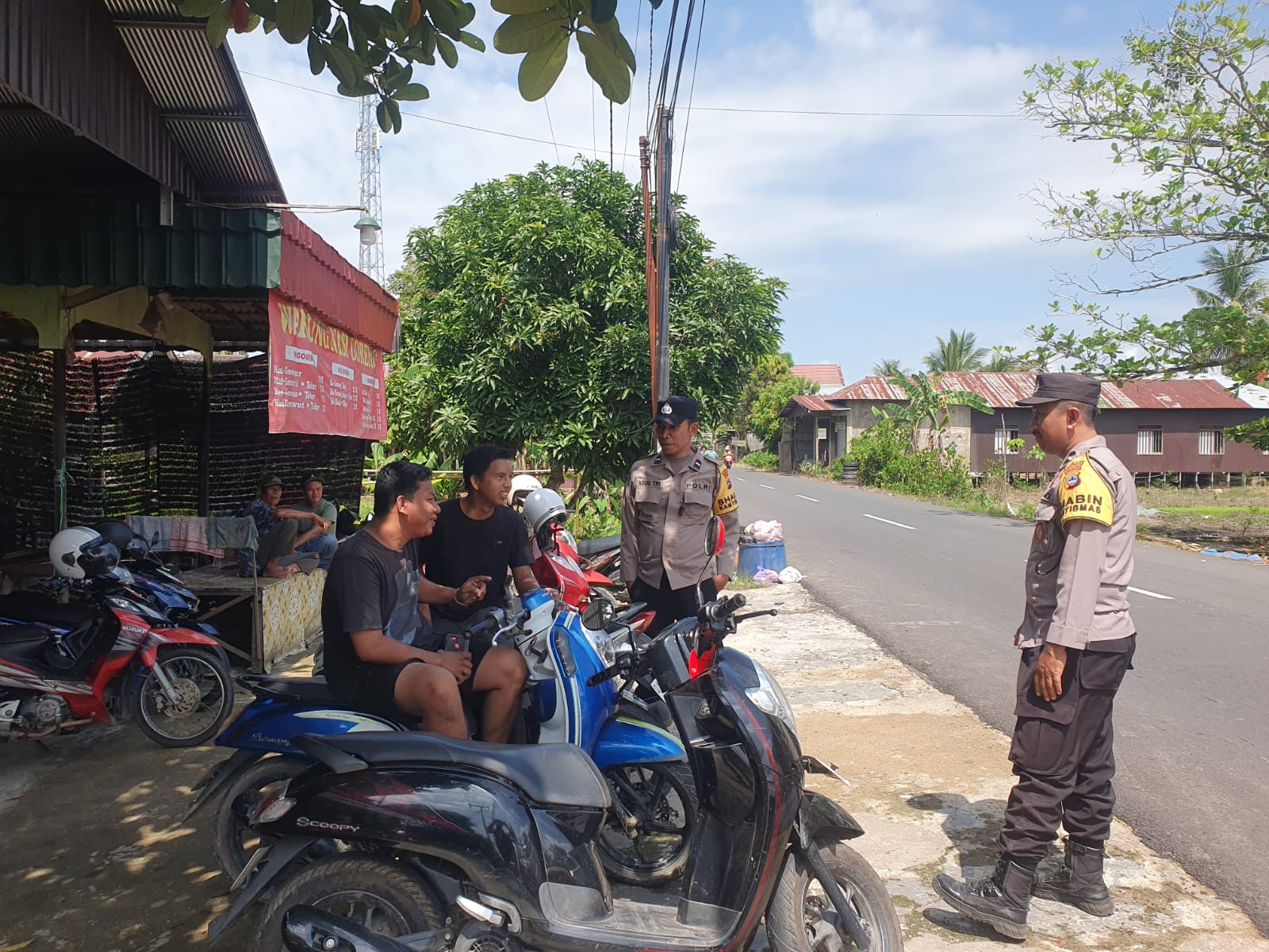 Polsek Sungai Pandan Laksanakan Patroli Dialogis dan Sambang Warga, Wujudkan Keamanan dan Kedekatan dengan Masyarakat