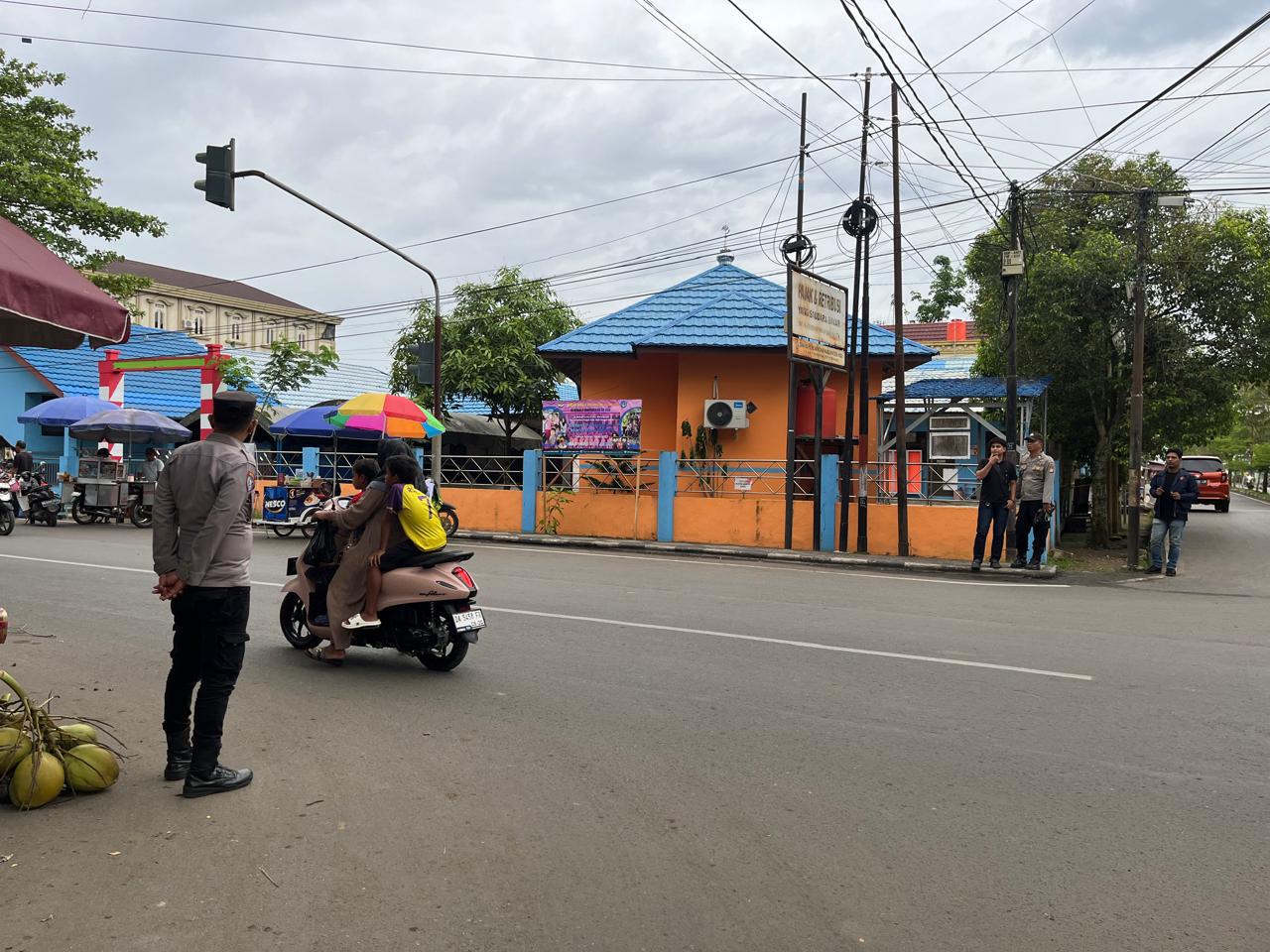 Polsek Amuntai Tengah Gelar Patroli dan Pengamanan Pasar Wadai untuk Wujudkan Kondusifitas di Bulan Ramadan