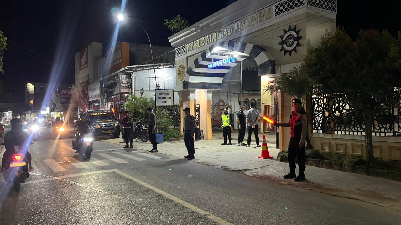 Polres HSU Amankan dan Atur Jamaah Salat Tarawih di Sejumlah Masjid Besar Amuntai Selama Ramadan 1447 H