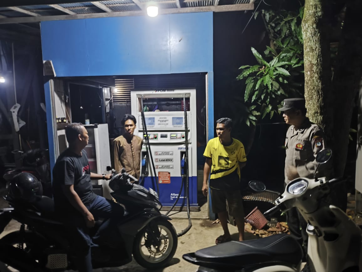 Polsek Amuntai Selatan Gelar Patroli Dialogis di Desa Simpang Tiga untuk Jaga Kondusifitas Kamtibmas