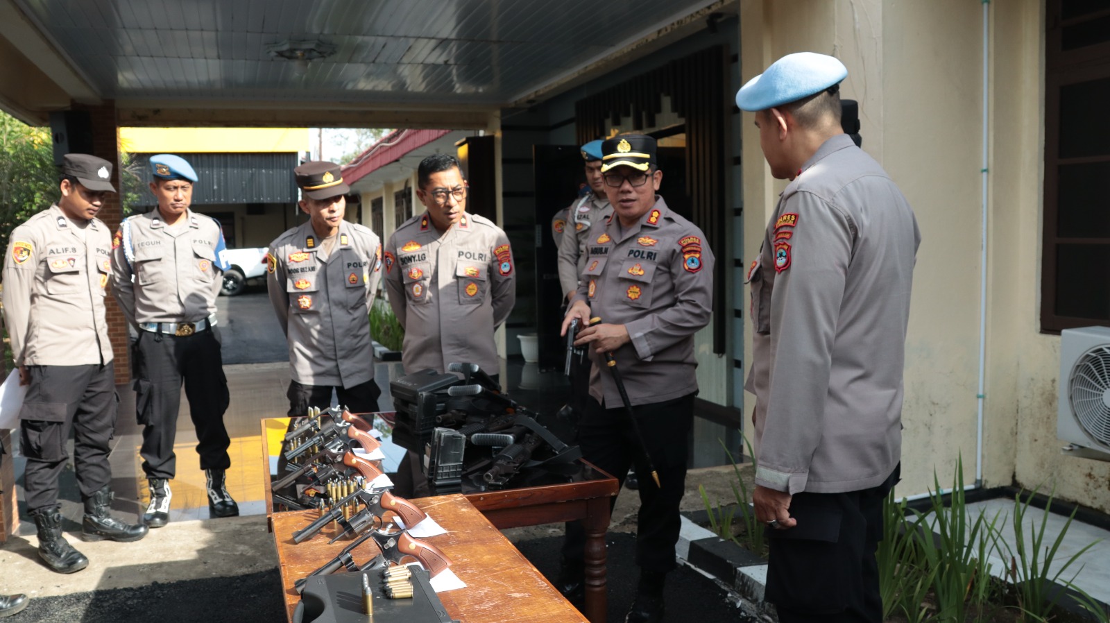 Polres HSU Laksanakan Pengecekan Senpi Dinas Secara Serentak untuk Tingkatkan Disiplin dan Pengawasan Personel