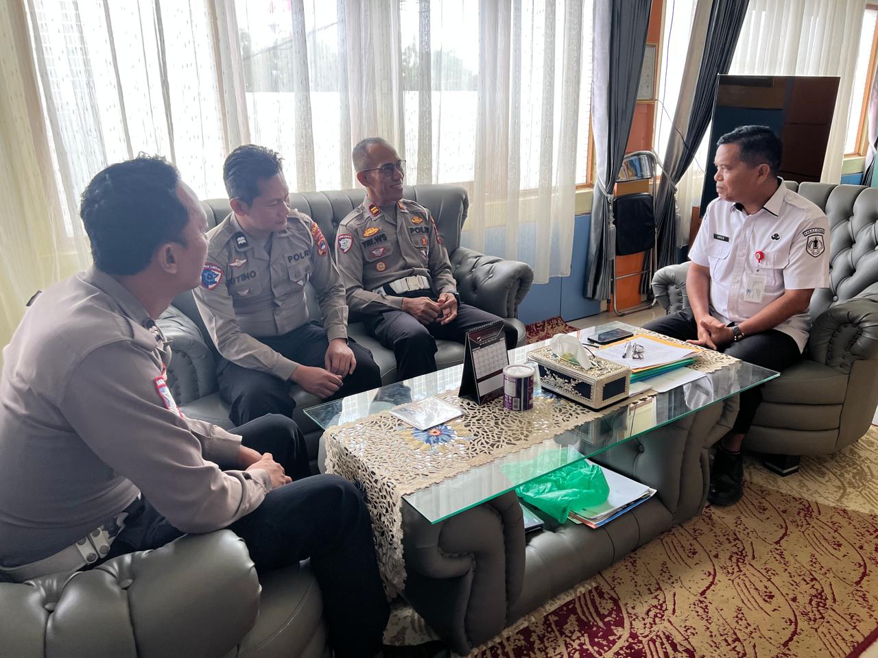 Sat Lantas Polres HSU Berkoordinasi dengan Dinas PUPR Bahas Perbaikan Jalan Rusak Menjelang Operasi Ketupat 2026