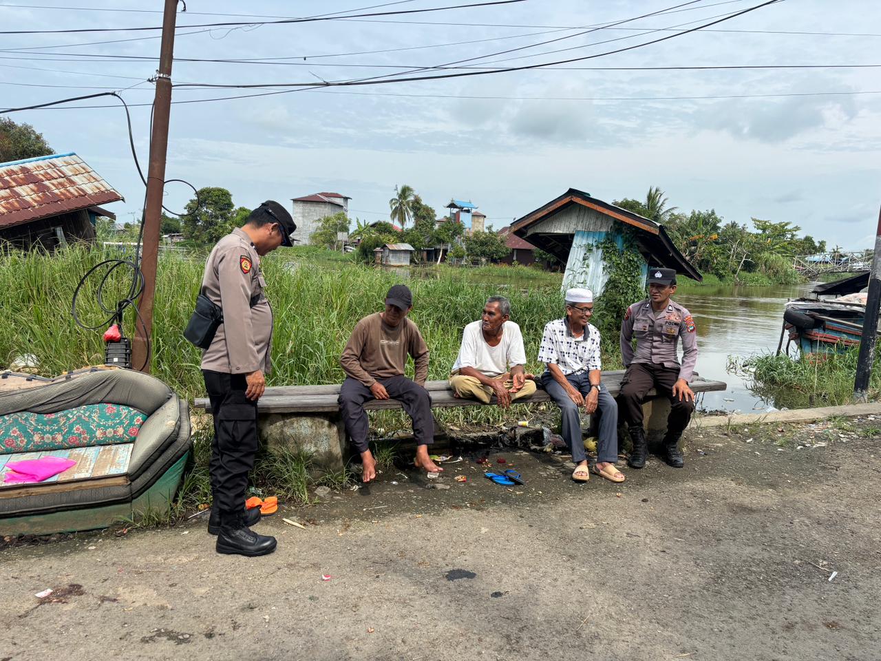 Polsek Amuntai Selatan Laksanakan Patroli Dialogis di Desa Telaga Silaba, Perkuat Kondusifitas Kamtibmas Wilayah Hukum