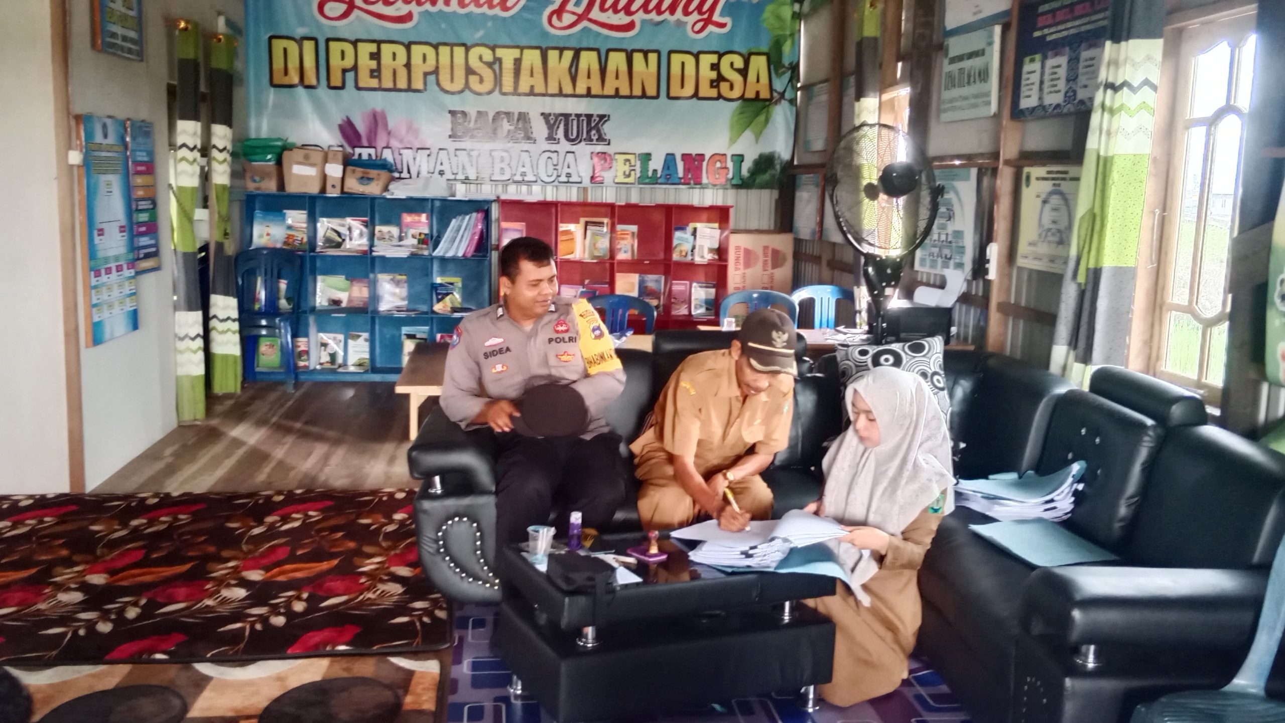 Polsek Danau Panggang Gelar Patroli Dialogis dan Sosialisasi Kamtibmas di Desa Telaga Mas, Dukung Keamanan Bulan Ramadhan