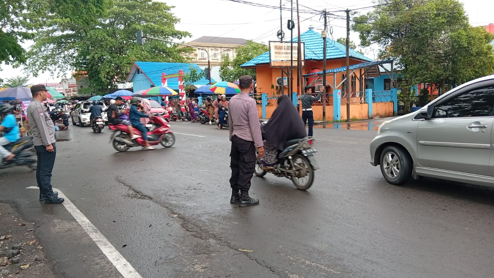 Polsek Amuntai Tengah dan Polres HSU Intensifkan Pengamanan Pasar Wadai Ramadhan 1447 H