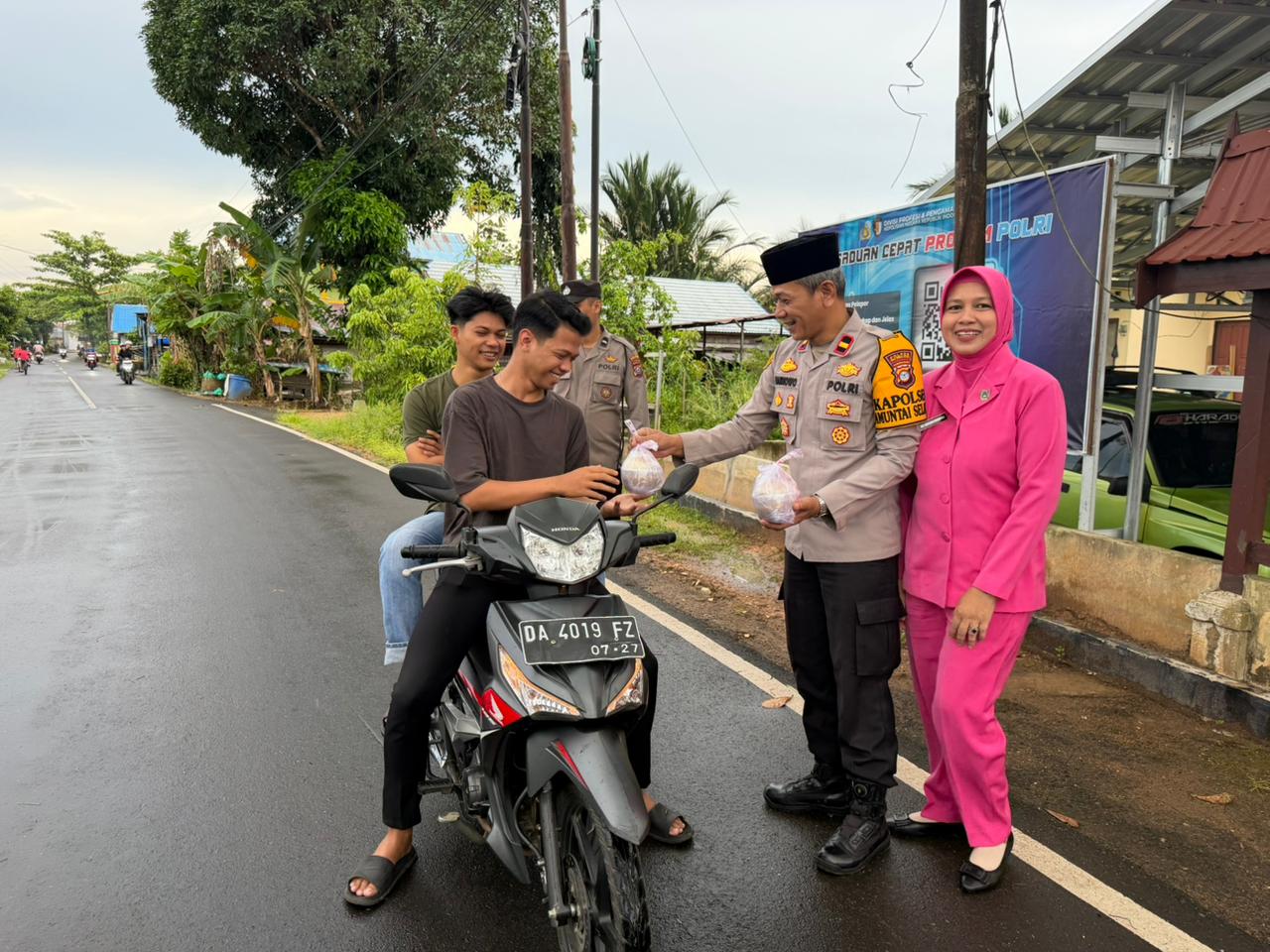 Polsek Amuntai Selatan Gelar Kegiatan Berbagi Takjil Ramadhan 1447 H sebagai Wujud Kepedulian dan Kebersamaan