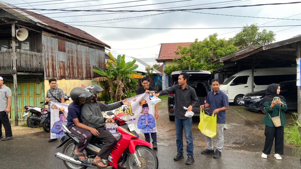 Polres HSU Bersama Mahasiswa Gelar Kegiatan Berbagi Takjil Ramadhan 1447 H di Amuntai