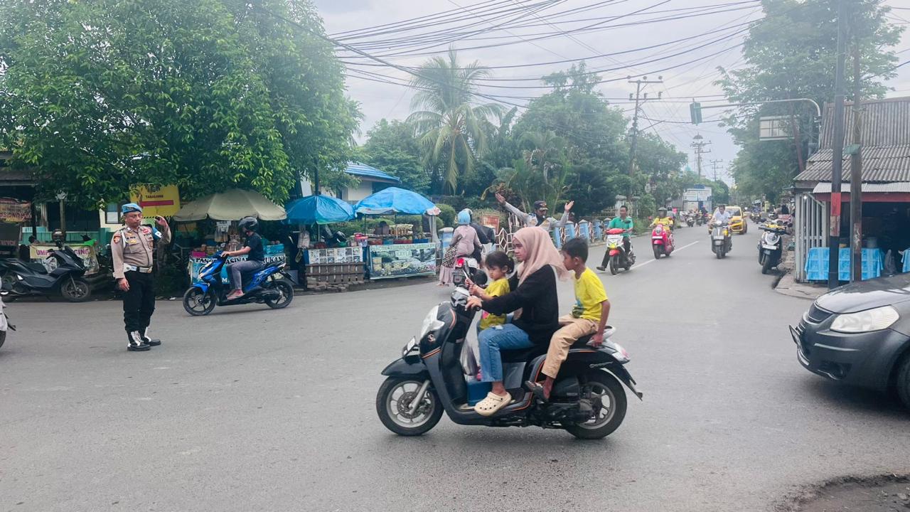 Polsek Amuntai Tengah Intensifkan Patroli dan Pengamanan Pasar Wadai Candi demi Ciptakan Situasi Aman dan Kondusif Selama Ramadhan
