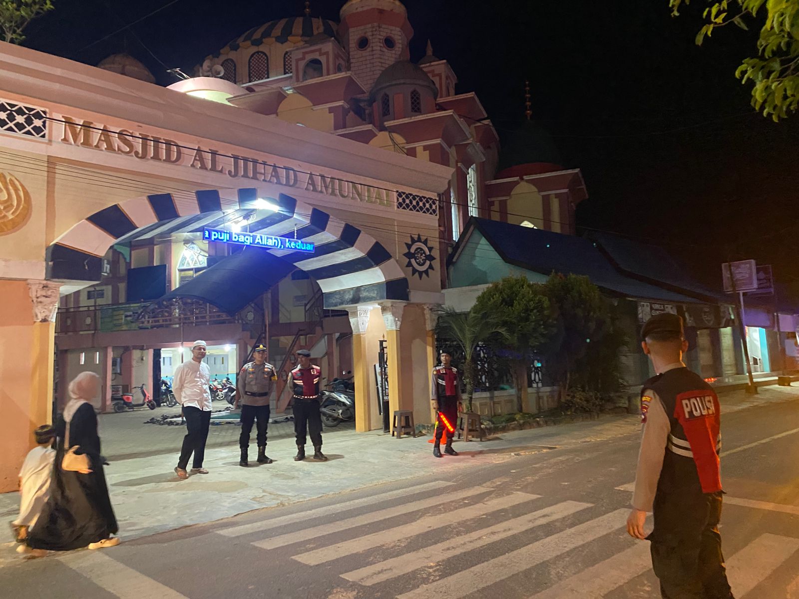 Polres HSU Laksanakan Pengamanan dan Pengaturan Sholat Tarawih di Sejumlah Masjid Amuntai