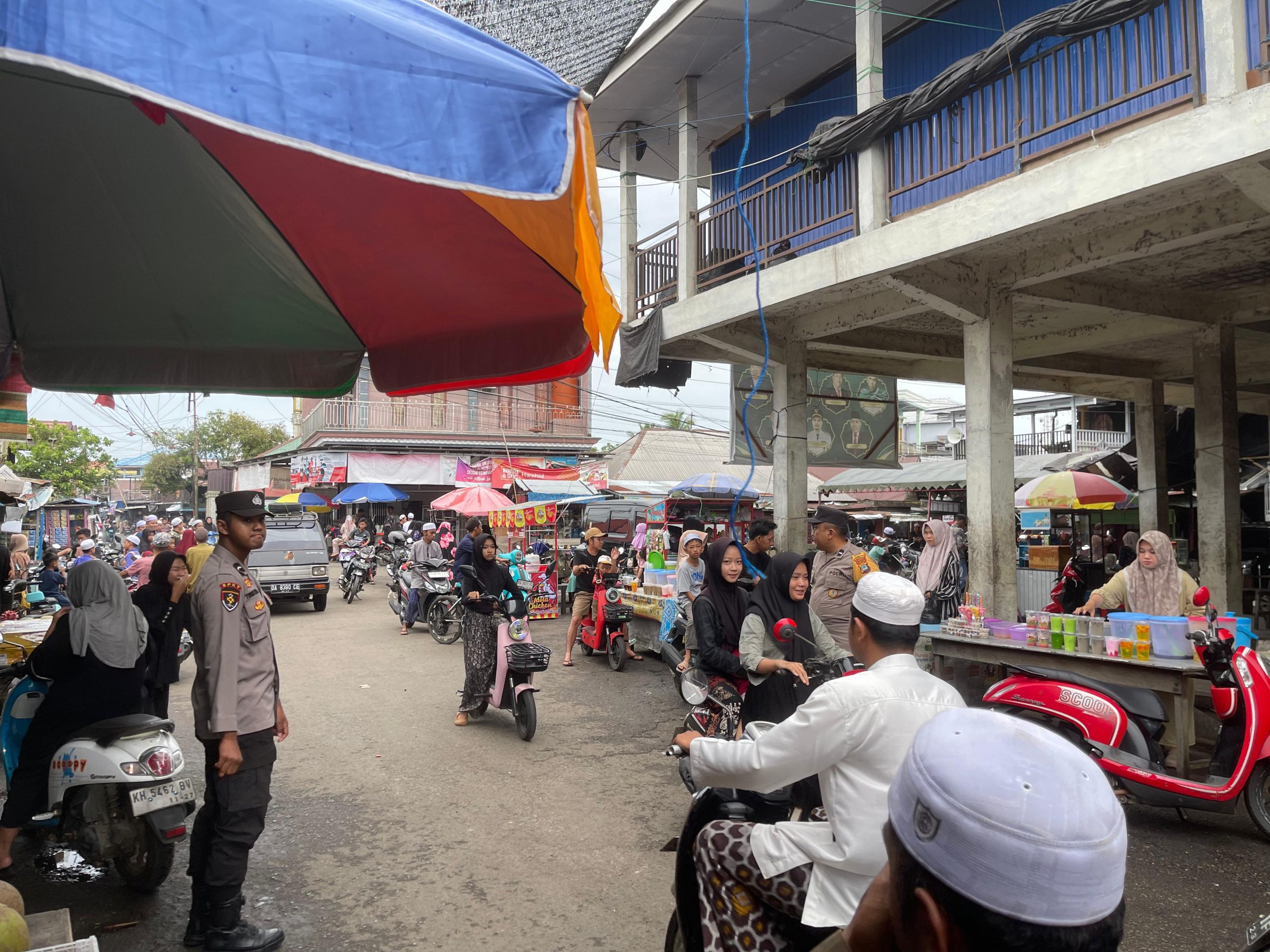 Polsek Danau Panggang Gelar Patroli dan Pengamanan Pasar Ramadan, Wujudkan Rasa Aman bagi Pedagang dan Pengunjung