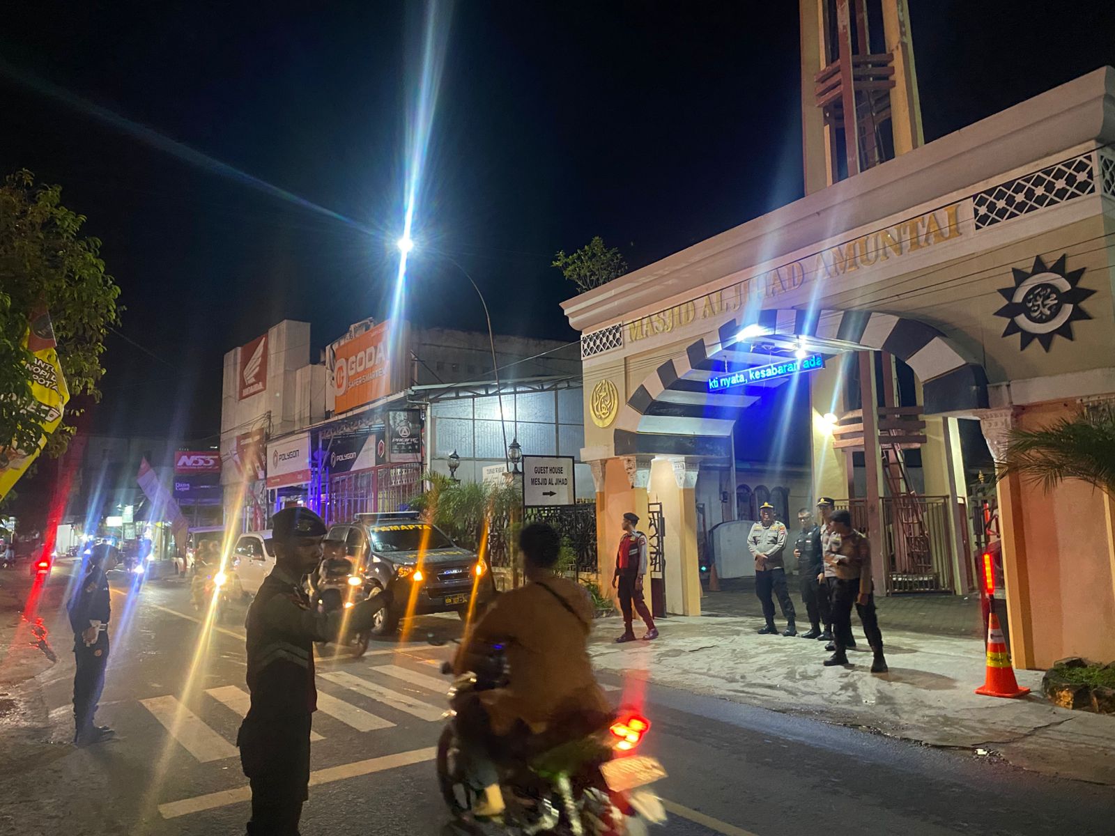 Polres Hulu Sungai Utara Laksanakan Pengamanan dan Pengaturan Sholat Tarawih Ramadhan 1447 H di Masjid Al Jihad Amuntai