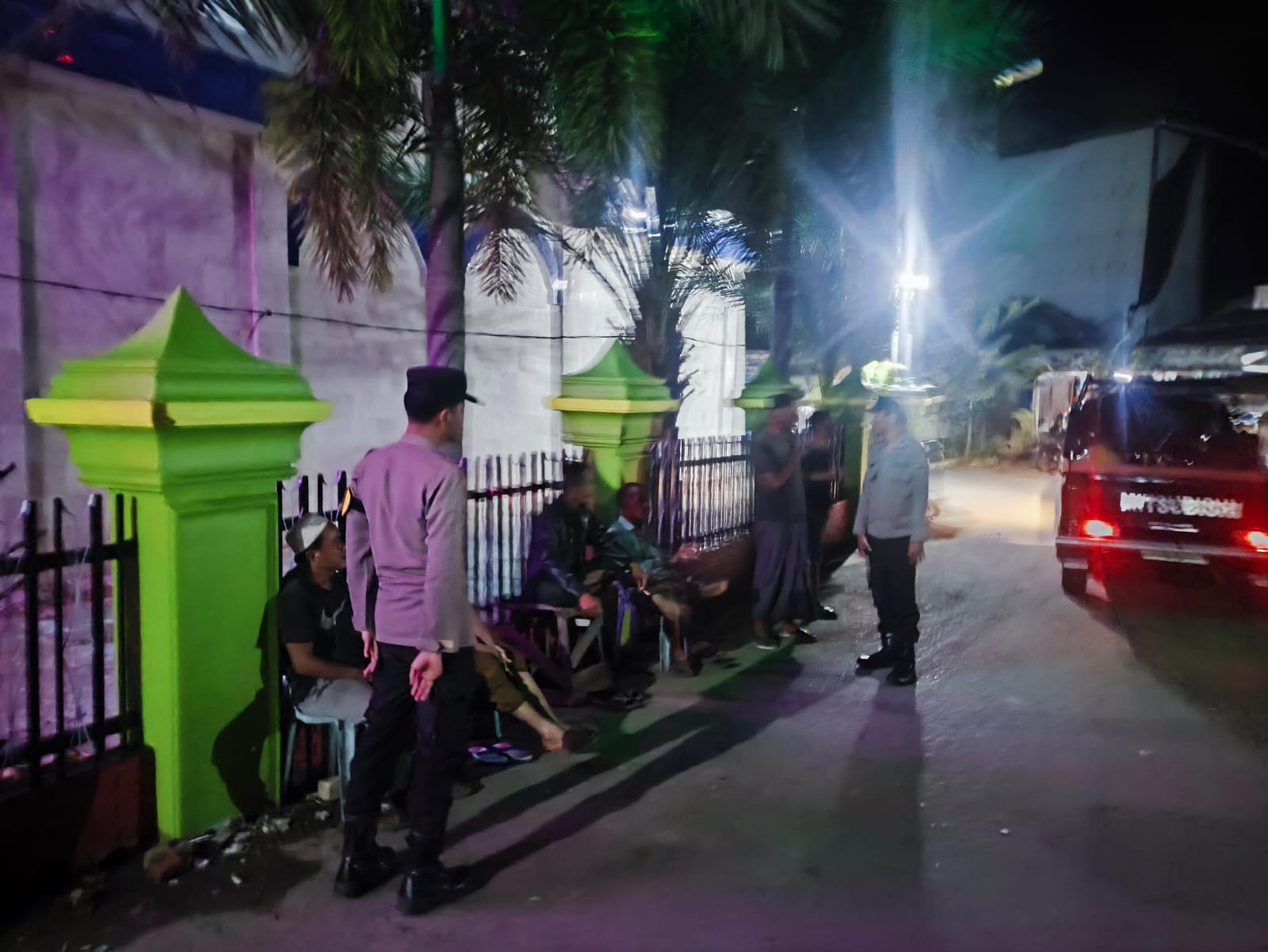Polsek Amuntai Selatan Laksanakan Patroli Dialogis di Pasar Senin Desa Telaga Silaba untuk Jaga Kondusifitas Kamtibmas