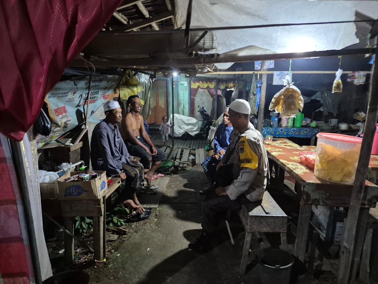 Polsek Amuntai Selatan Gelar Patroli Dialogis di Desa Mamar untuk Jaga Kamtibmas Tetap Kondusif
