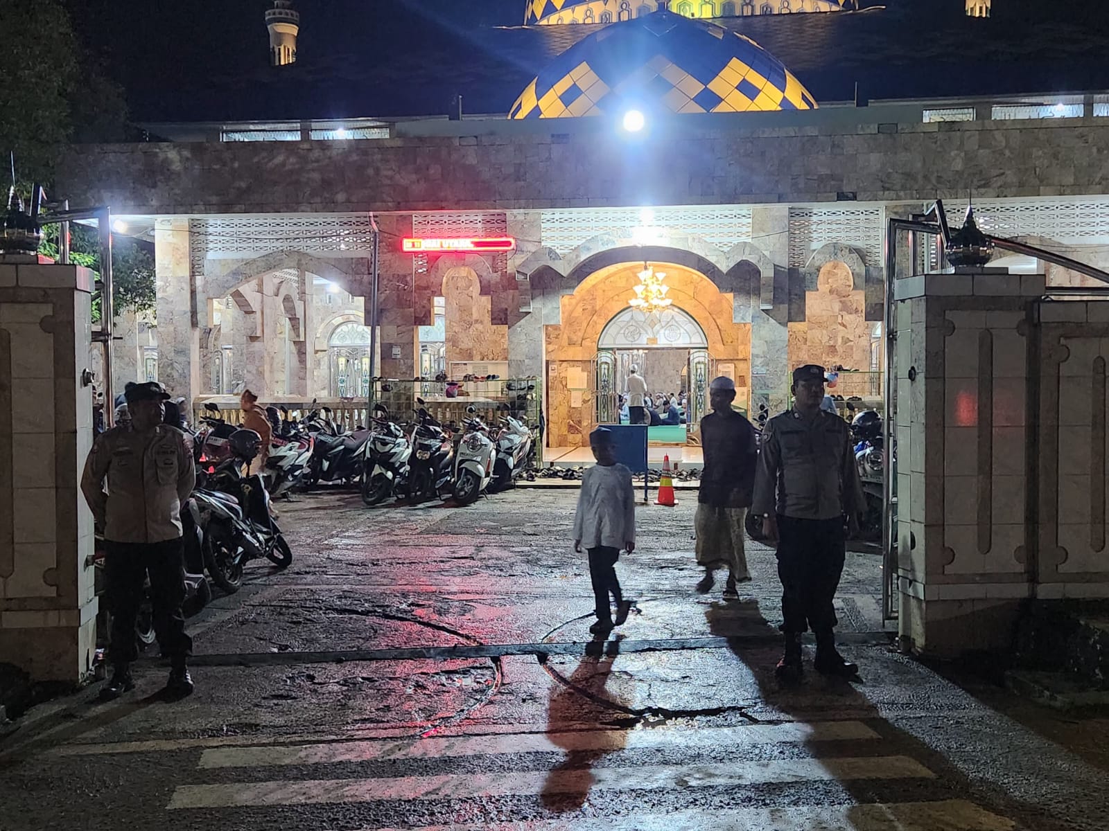 Polsek Amuntai Tengah Laksanakan Pengamanan Shalat Tarawih Ramadhan 1447 H di Masjid Raya At-Taqwa Amuntai, Ciptakan Suasana Ibadah Aman dan Khusyuk