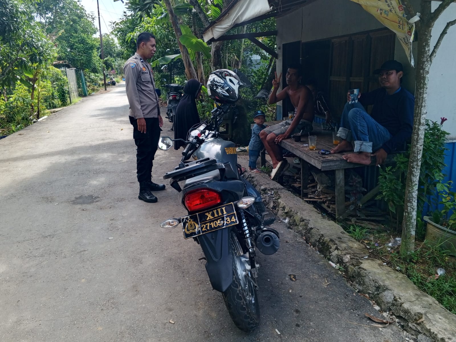Polsek Sungai Pandan Laksanakan Patroli Dialogis dan Sambang di Desa Hambuku Hulu, Wujud Nyata Kedekatan Polisi dengan Masyarakat