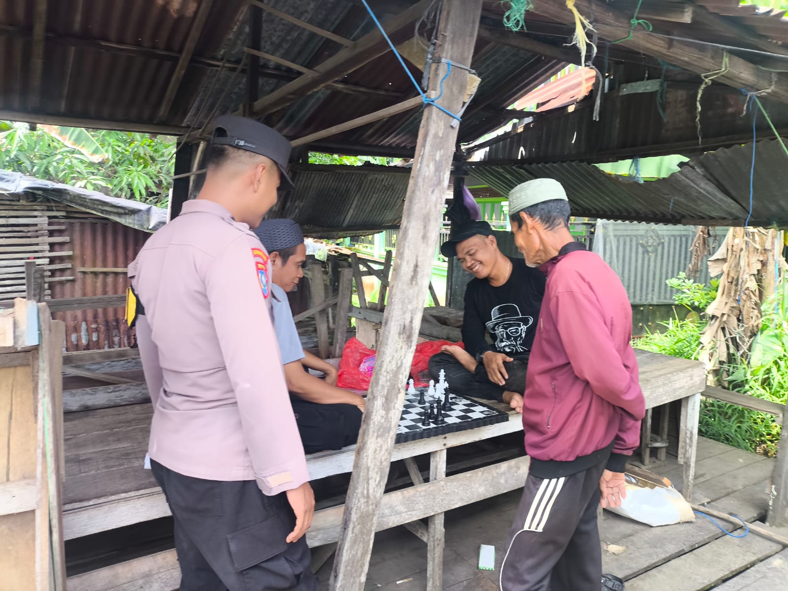 Polsek Amuntai Selatan Gelar Patroli Dialogis di Desa Telaga Silaba, Wujudkan Lingkungan Aman dan Kondusif