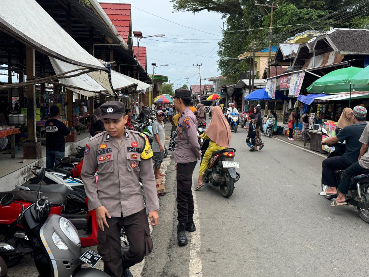 Polsek Babirik Gelar Patroli dan Pengamanan Pasar Ramadhan, Pastikan Aktivitas Warga Berjalan Aman dan Tertib