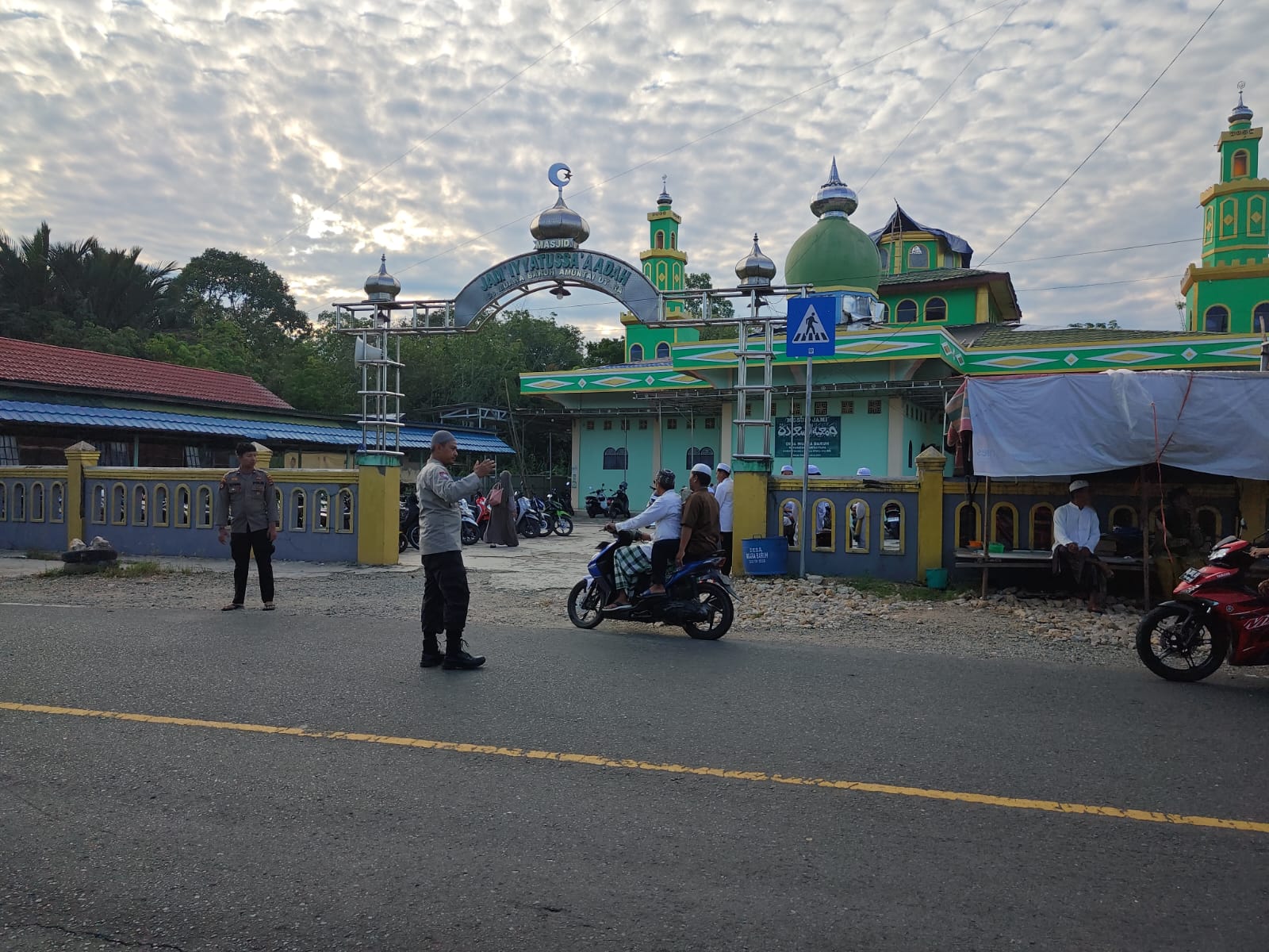 Polsek Amuntai Utara Amankan Pelaksanaan Shalat Idulfitri 1447 H di Masjid Jam’iyyatus Sa’adah Muara Baruh