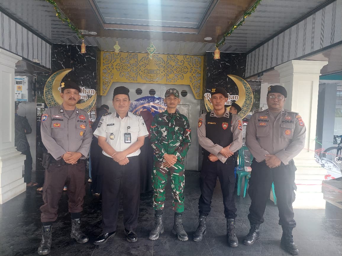 Polres HSU Amankan Kunjungan Idul Fitri di Lapas Kelas IIB Amuntai, Pastikan Pelayanan Berjalan Lancar dan Kondusif