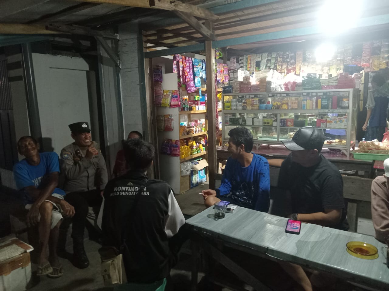 Polsek Amuntai Tengah Gelar Patroli Malam Terpadu di Kelurahan Sungai Malang, Wujudkan Situasi Aman dan Kondusif
