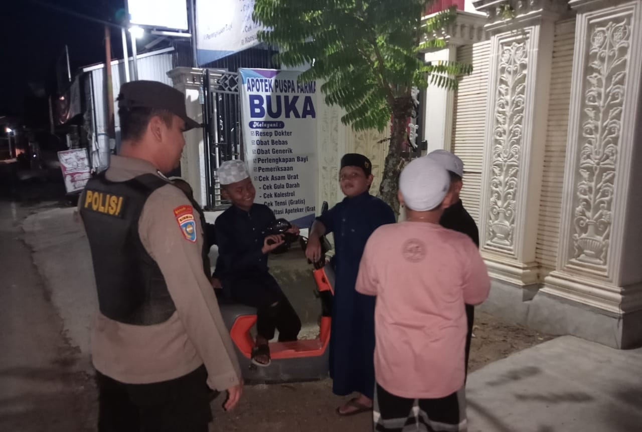 Polsek Amuntai Utara Laksanakan Patroli Dialogis dan Sambang Malam di Desa Teluk Daun, Jaga Kamtibmas Tetap Kondusif