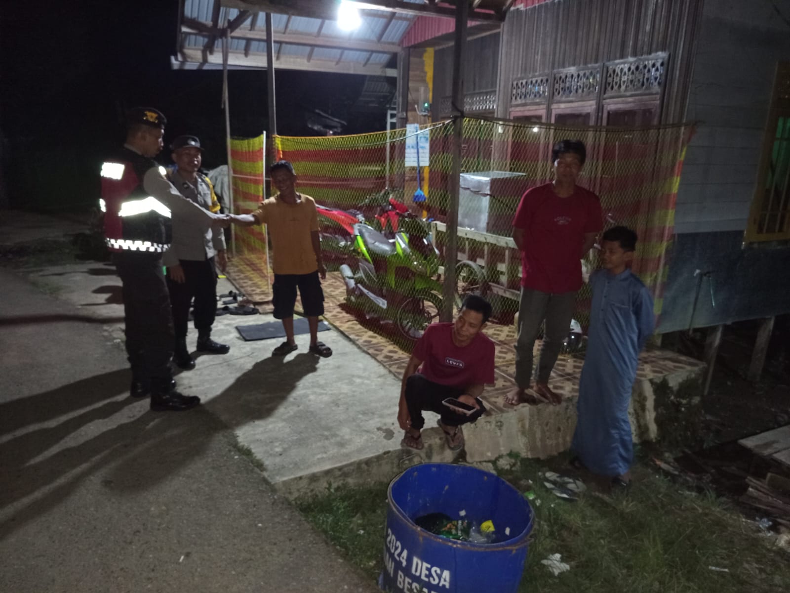 Polsek Banjang Laksanakan Patroli Dialogis dan Himbauan Kamtibmas ke Warga Kaludan Kecil untuk Jaga Situasi Aman dan Kondusif