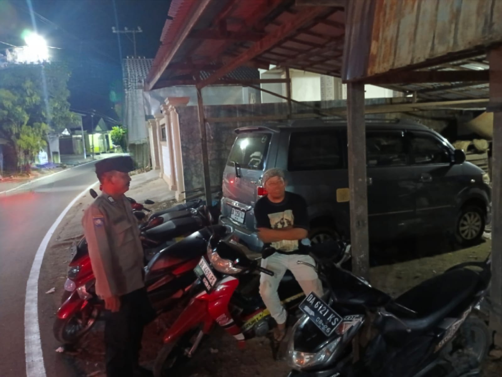 Polsek Sungai Pandan Laksanakan Patroli Dialogis dan Sambang untuk Wujudkan Kamtibmas Kondusif di Desa Sungai Pandan Hilir