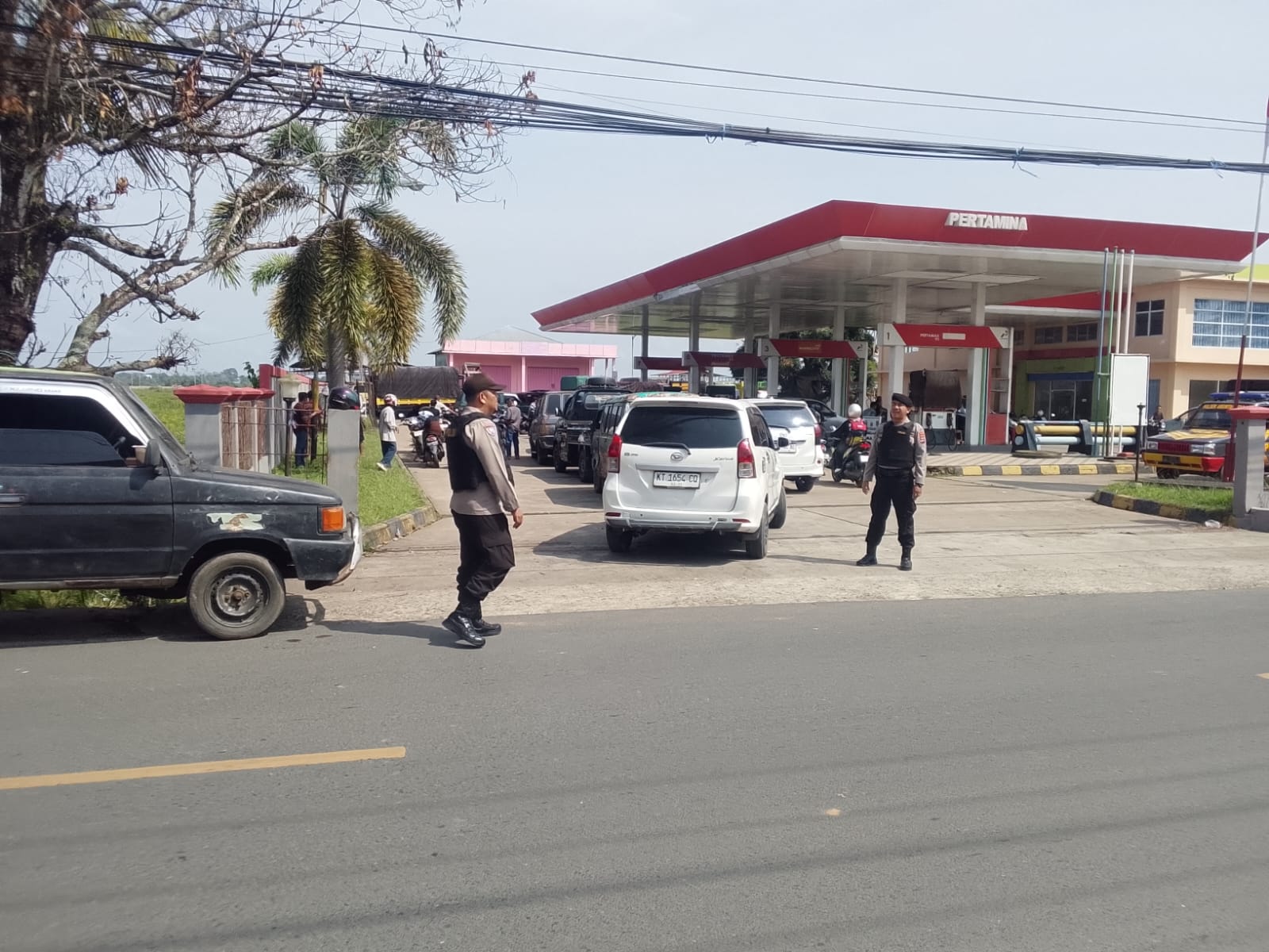 Polsek Amuntai Utara Gelar Patroli Dialogis dan Pengaturan Lalu Lintas di Desa Panangkalaan serta Pekapuran