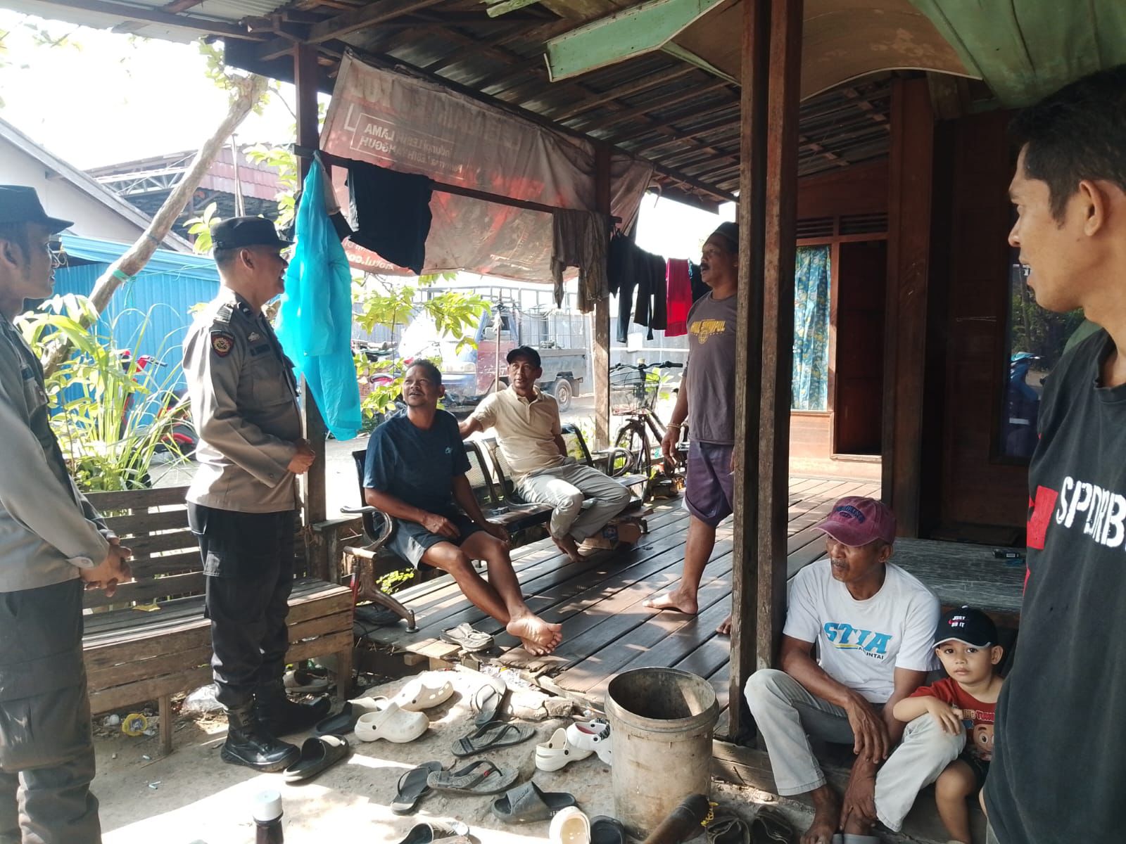 Polsek Amuntai Selatan Gelar Patroli Dialogis di Desa Telaga Sari untuk Perkuat Kondusifitas Kamtibmas