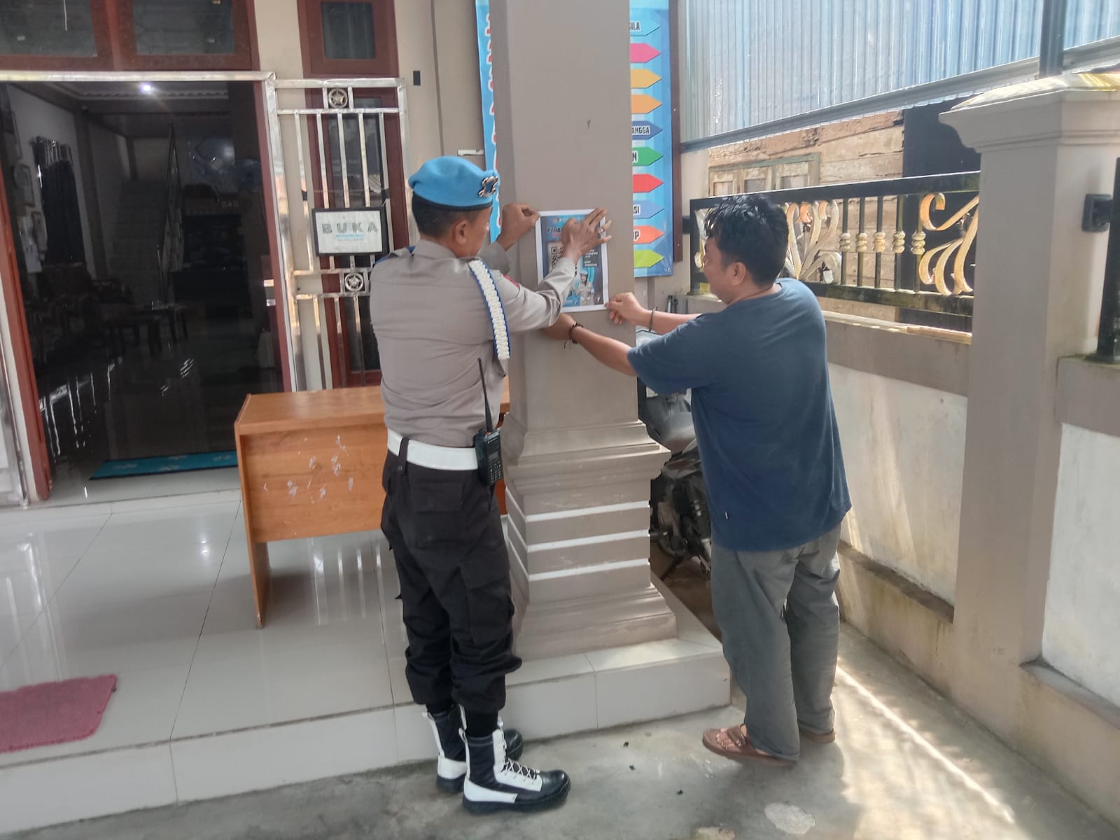 Polres HSU Gelar Sosialisasi Layanan Pengaduan Online Berbasis QR Code di Desa Pematang Banteng Hilir