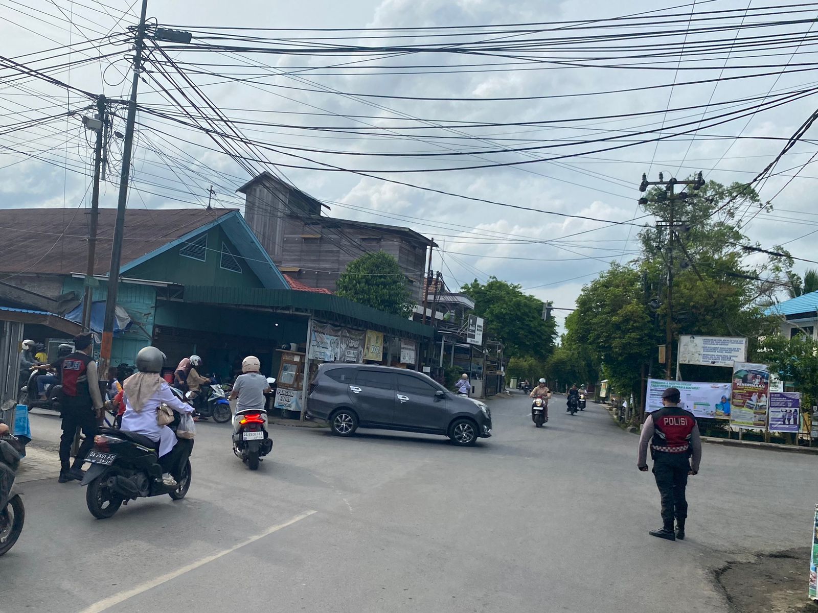 Sat Samapta Polres HSU Gelar Penjagaan dan Pengaturan Lalu Lintas Demi Ciptakan Kondisi Kamtibmas Aman dan Tertib
