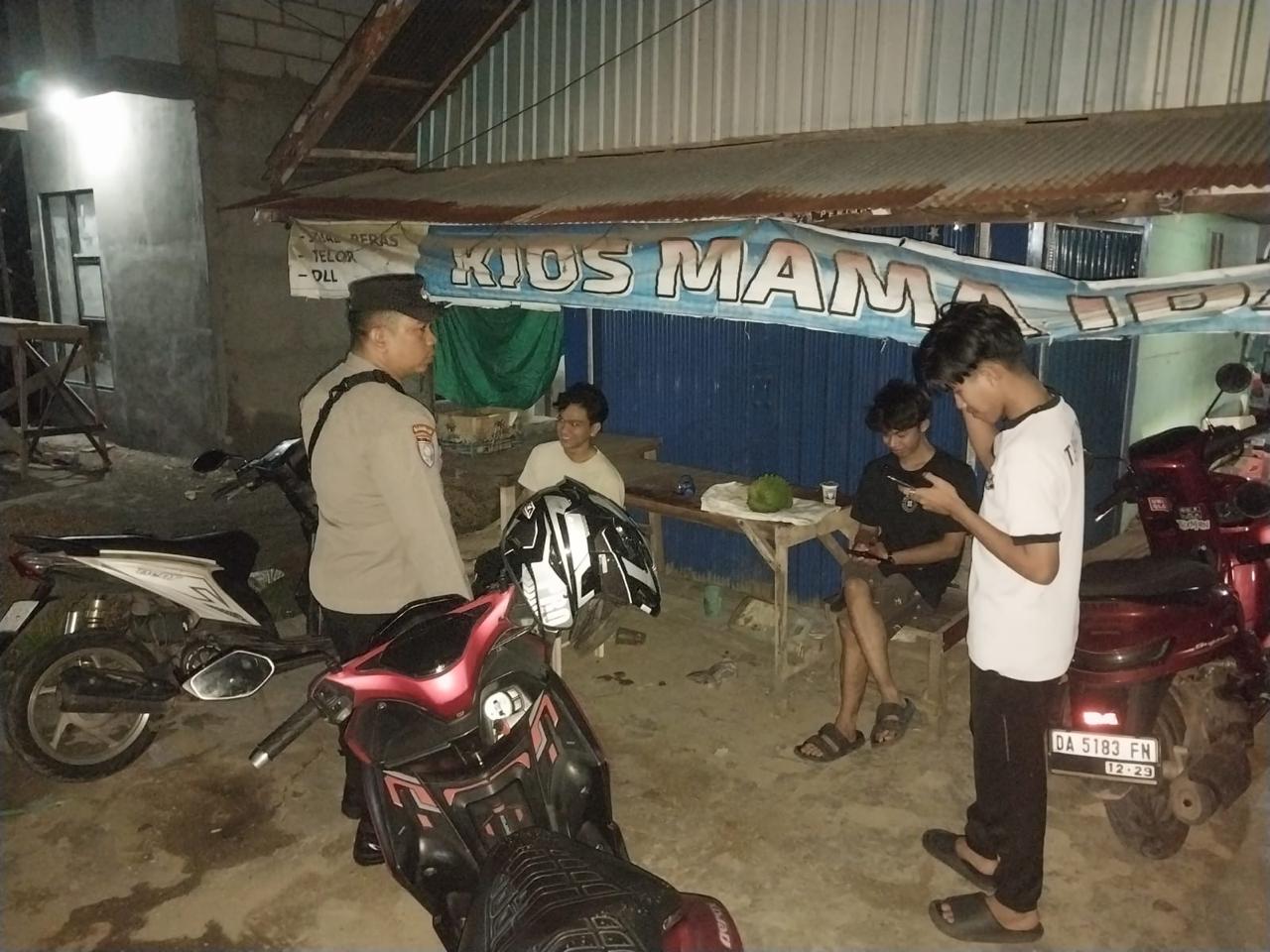 Polsek Babirik Laksanakan Patroli Dialogis dan Sambang Malam Hari untuk Cegah Gangguan Kamtibmas di Wilayah Hukum Polres HSU