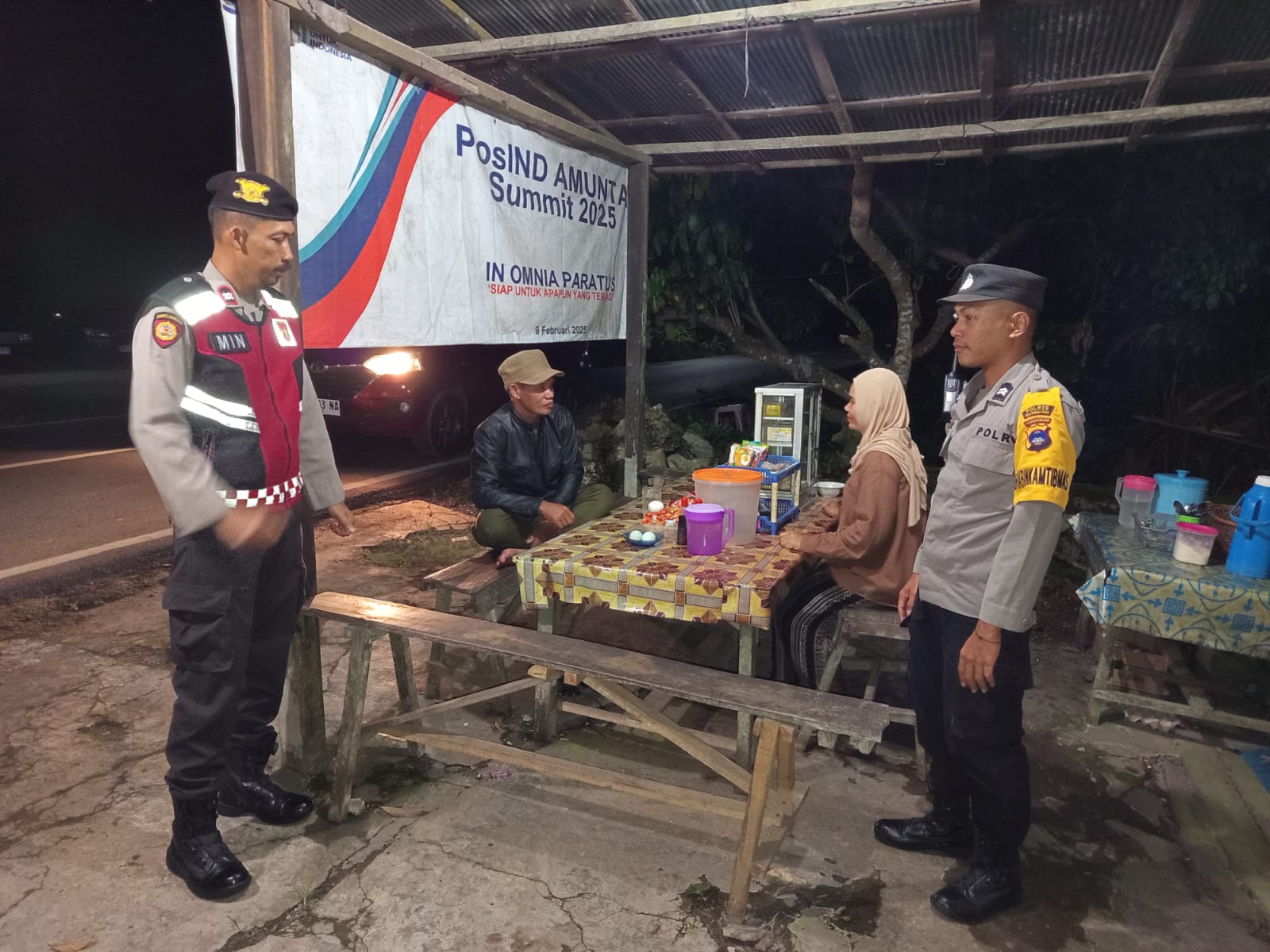 Polsek Banjang Laksanakan Patroli Dialogis di Desa Kalintamui, Wujudkan Kamtibmas yang Kondusif di Malam Hari