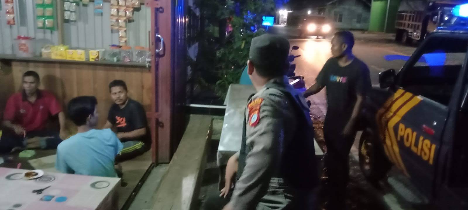 Polsek Amuntai Utara Laksanakan Patroli Dialogis dan Sambang di Desa Teluk Daun untuk Wujudkan Kamtibmas Kondusif