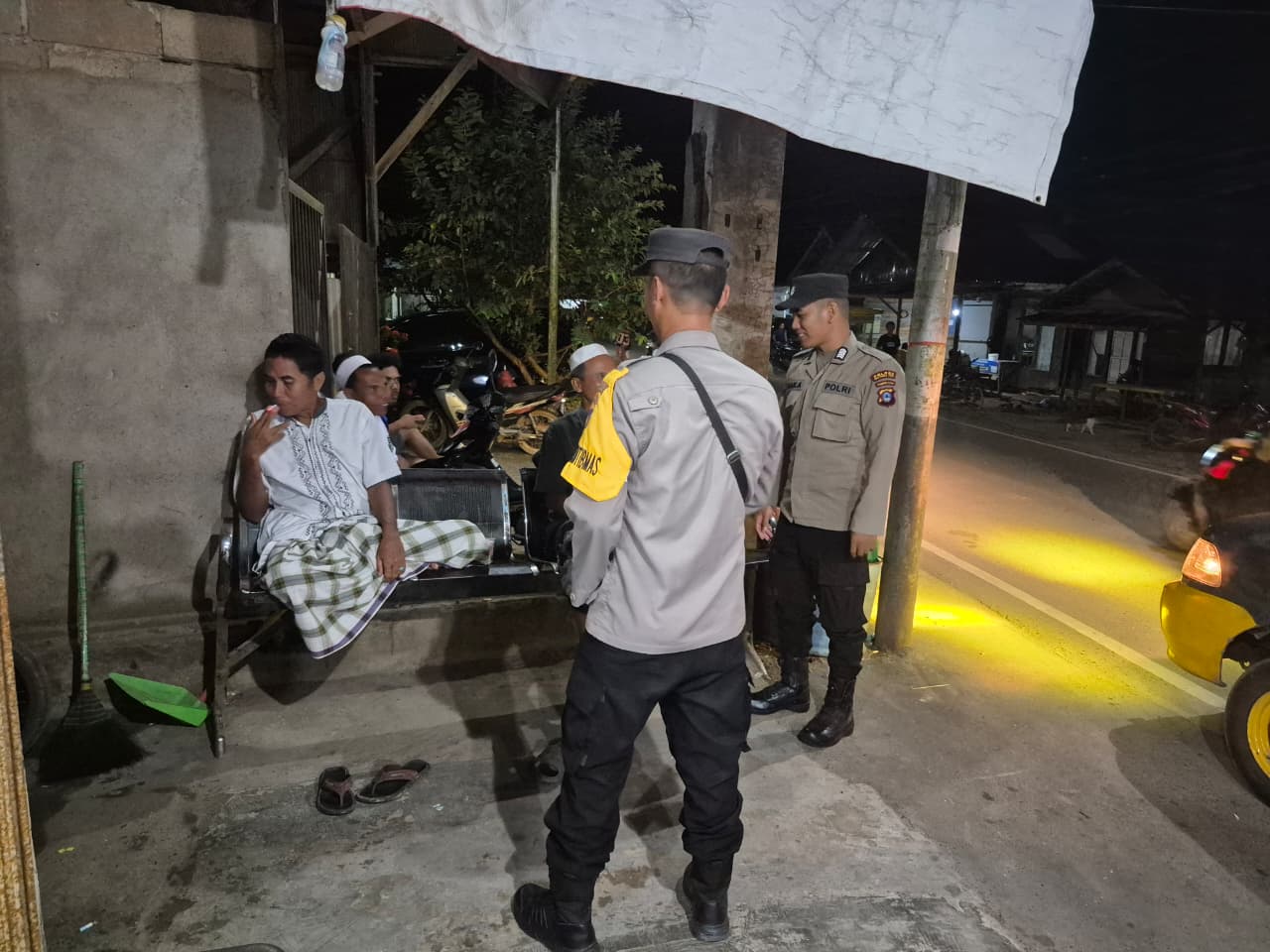 Polsek Amuntai Selatan Gelar Patroli Dialogis di Desa Jumba untuk Wujudkan Kondusifitas Kamtibmas